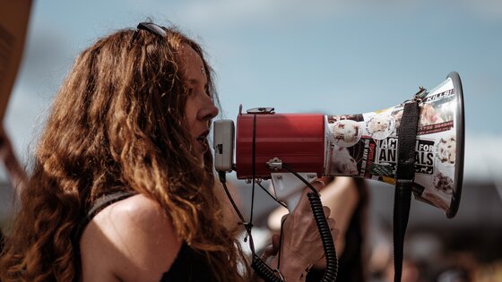 A woman speaking on a megaphone | © Unsplash.com