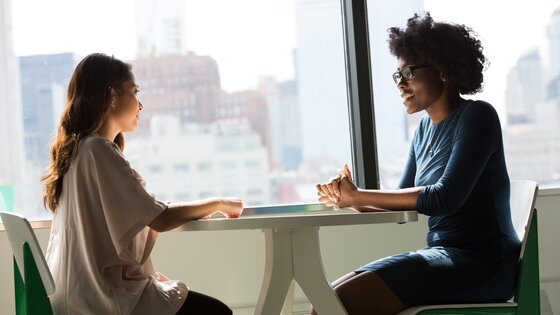 Two women sitting and conducting an interview | © Unsplash.com
